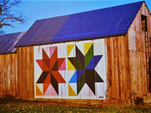 Barn w 2 quilts